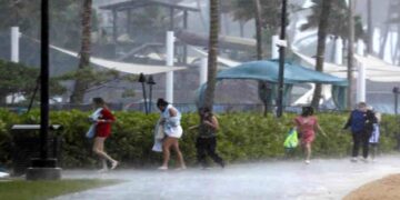Hawái en estado de emergencia, tras fuertes tormentas.