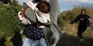 ¡Tragedia! Muere recien nacido en brazos de su madre, cuando cruzaba la frontera en busca del sueño americano.
