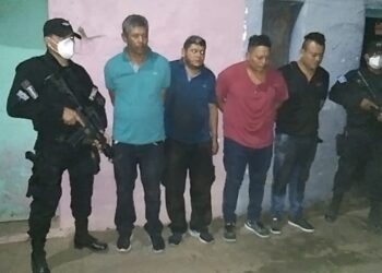 Capturan a banda dedicada a hurtar en comercios e instituciones financieras.