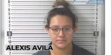 Hispana lanzó a su bebé al basurero.
