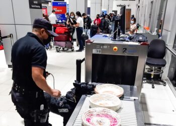 Sujeto transportaba cocaína en canastas artesanales.