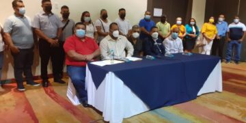 Alcaldes de ARENA y FMLN renuncian a sus partidos.