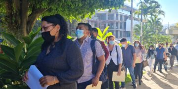 Cientos de jóvenes buscan una primer experiencia laboral