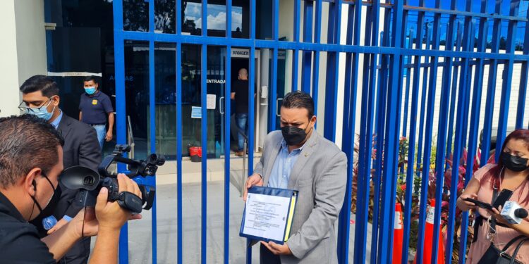 Actual alcalde de San Jose Villanueva denuncia a la administración anterior bajo la badera de ARENA, por malversación de fondos.