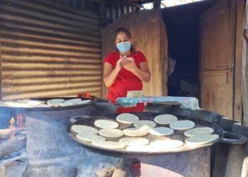 Vendedoras de tortillas pagarán impuestos.