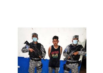 Capturan a pandillero que asaltó bus en Santa Ana.