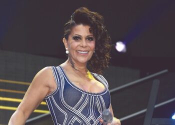 Alejandra Guzmán vuelve a dar positivo a COVID-19.