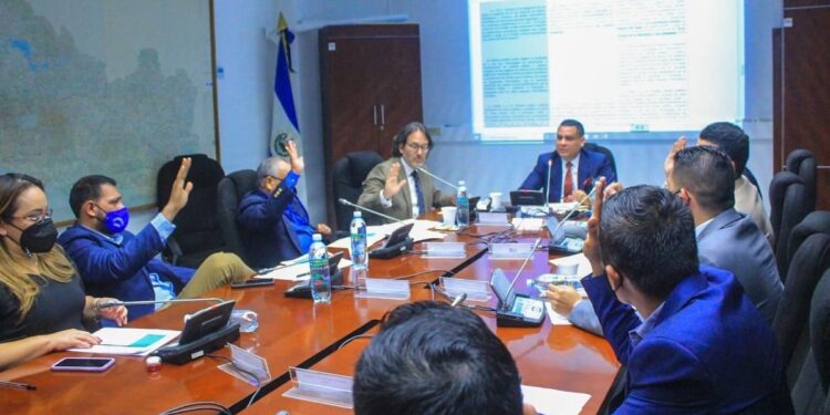 Dictaminan reformas artículos del código penal vinculados a delitos informáticos.