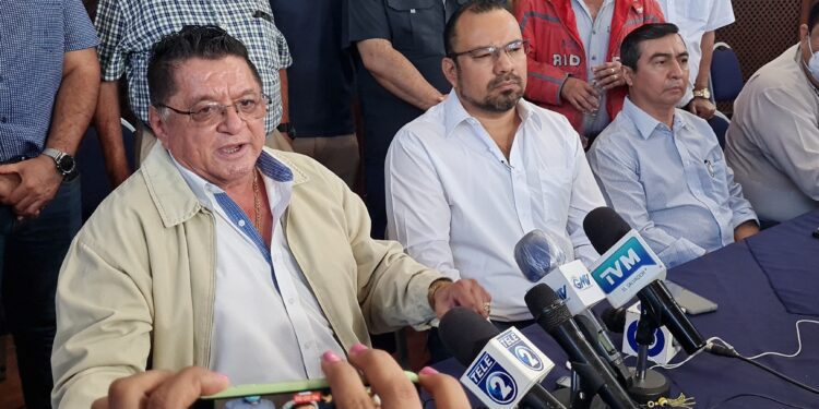 Unión Nacional de Transportiste confirma estar en diálogo con el Gobierno salvadoreño en busca de soluciones a sus problemas.
