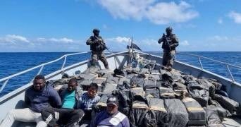 Fuerza Naval salvadoreña incautó 1.9 toneladas de cocaína.