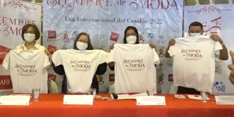 Lanzan campaña que promueve el uso de preservativos.