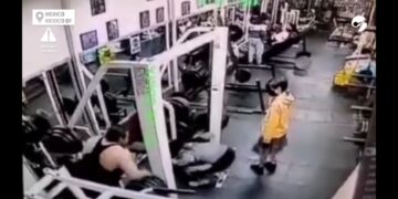 Muere mujer tras caerle 180 kilos en el Gym.