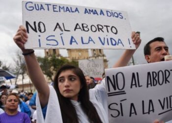 Guatemala aprueba polémica ley que criminaliza el aborto espontáneo.