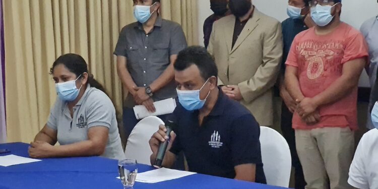 Familiares de víctimas de masacre en El Mozote rechazan remodelación del lugar.