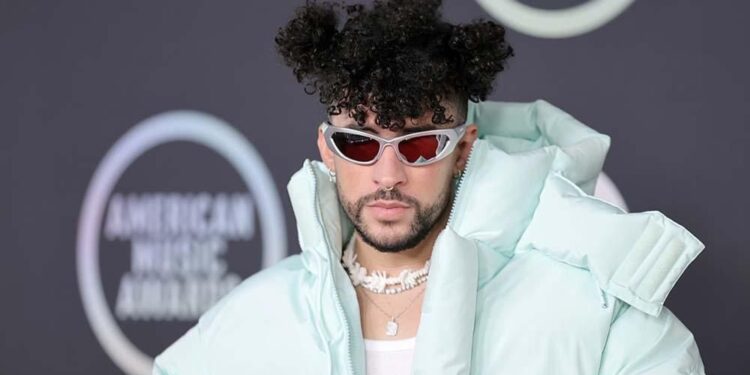 Más de $1,000 puede costar un boleto para ver a Bab Bunny en reventa.