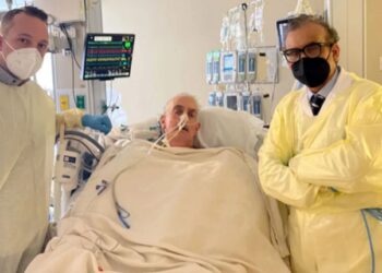 Fallece hombre que recibió trasplante de corazón de cerdo.