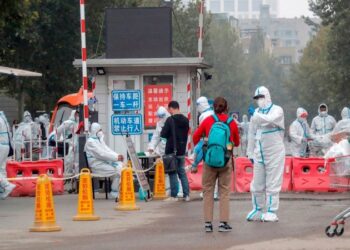 China confina a millones de personas por brote de Covid.