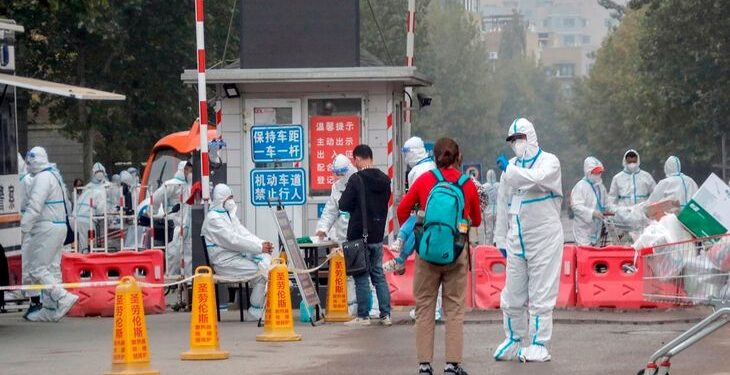 China confina a millones de personas por brote de Covid.