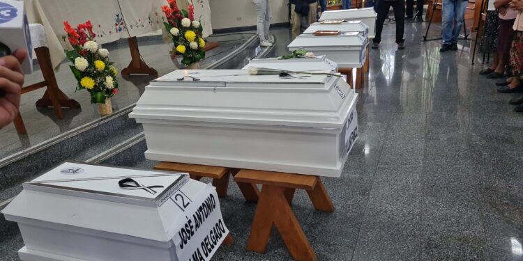 A 42 años de la masacre del Sumpul, medicina Legal entrega los restos de 6 víctimas a sus familiares.