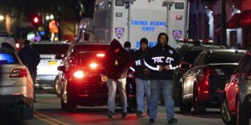 6 muertos y 10 heridos tras tiroteo en Sacramento.