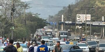 Transportistas paralizan Honduras, para presionar al gobierno.