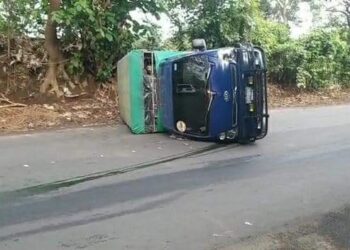 Un muerto y 20 lesionados tras accidente de tránsito.