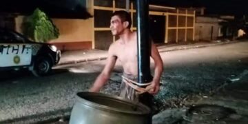 Guatemaltecos “amarran” a un pandillero salvadoreño que cometía asaltos.