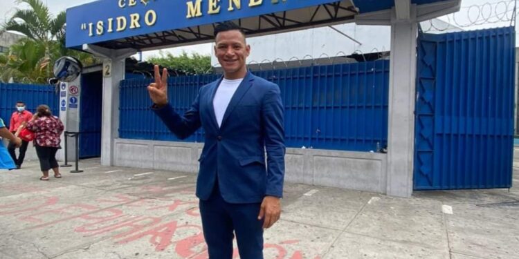 Tribunal absuelve al artista “The King Flyp” del delito de violación.