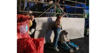 Niegan ingreso de silla de ruedas a joven discapacitada, al concierto de Danny Ocean.