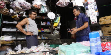 Inspeccionan puestos en Mercado la Tiendona