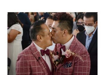 121 parejas LGBTI contraen matrimonio en México.