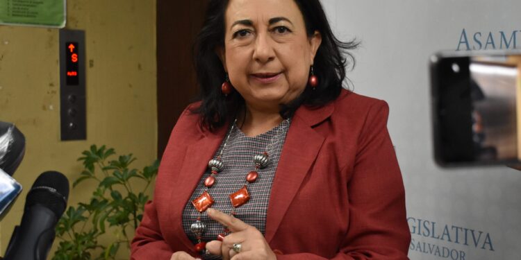 Ex-diputada, Yanci Urbina, habría sido asesinada.