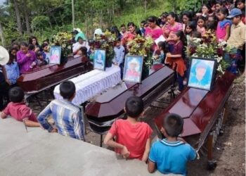 Dan último adiós a familia asesinada en Chiquimula.