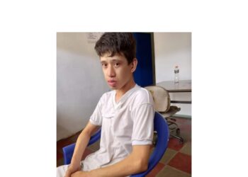 Madre suplica por la liberación de su hijo; un joven con diabetes y discapacidad intelectual.