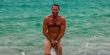 Sebastián Rulli se desnuda para celebrar su cumpleaños.