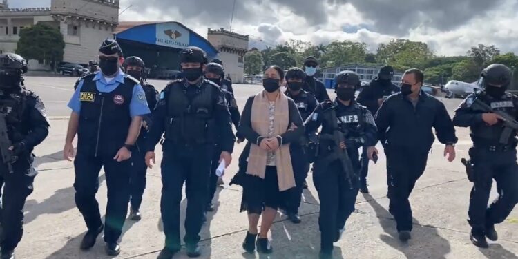 “La Reina de la Cocaína” comparece ante juez estadounidense.
