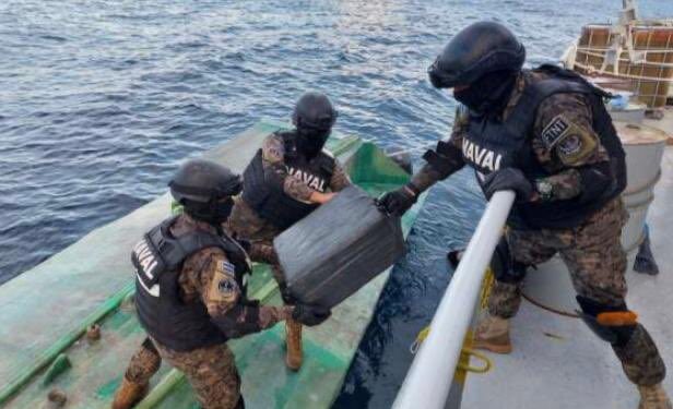 Autoridades incautan 2 toneladas de cocaína.