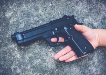 Niño de 3 años muere tras dispararse con un arma de fuego.