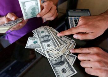 Remesas familiares incrementan en el país.