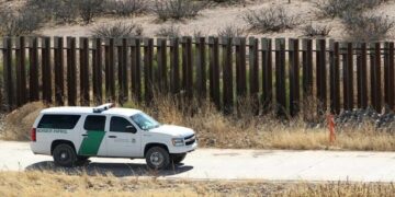 Dos bebés fueron abandonados por “Coyotes” en el desierto de Arizona.