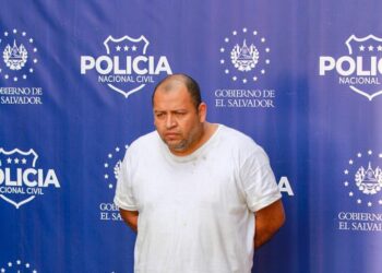 Capturan a policía acusado de robar $60,000.