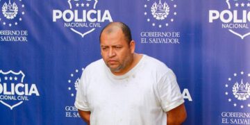 Capturan a policía acusado de robar $60,000.