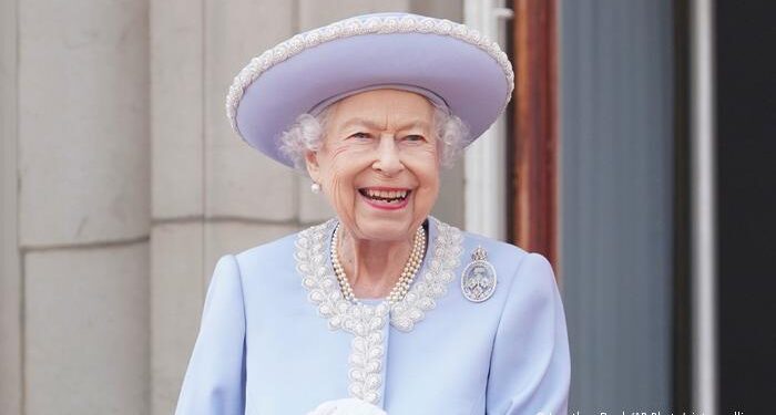 Fallece la Reina Isabel II a los 96 años de edad.