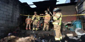 Tragedia: 12 miembros de una familia mueren en incendio.