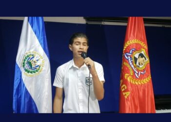Estudiante destaca por interpretación de “Patria Querida”.