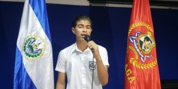 Estudiante destaca por interpretación de “Patria Querida”.
