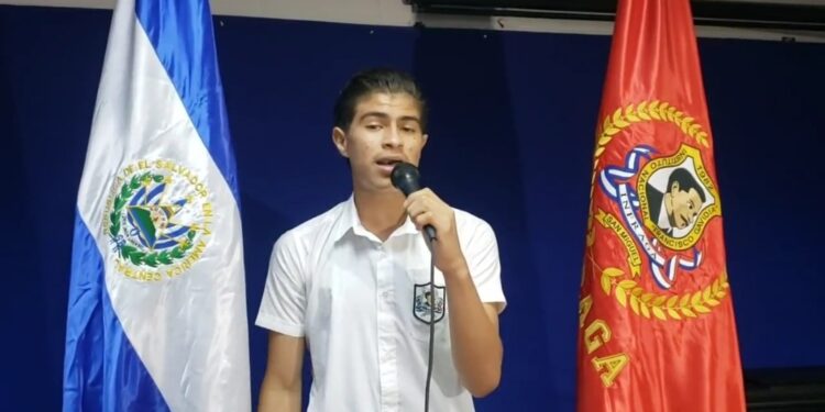 Estudiante destaca por interpretación de “Patria Querida”.