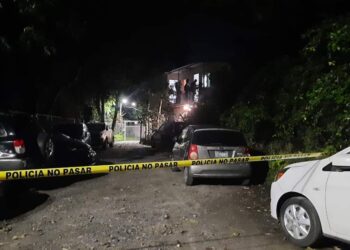 Atacan a pareja con arma blanca en Soyapango.