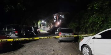 Atacan a pareja con arma blanca en Soyapango.