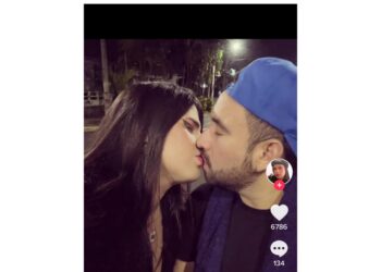 Famosa transexual publica foto besándose con ex diputado de ARENA.